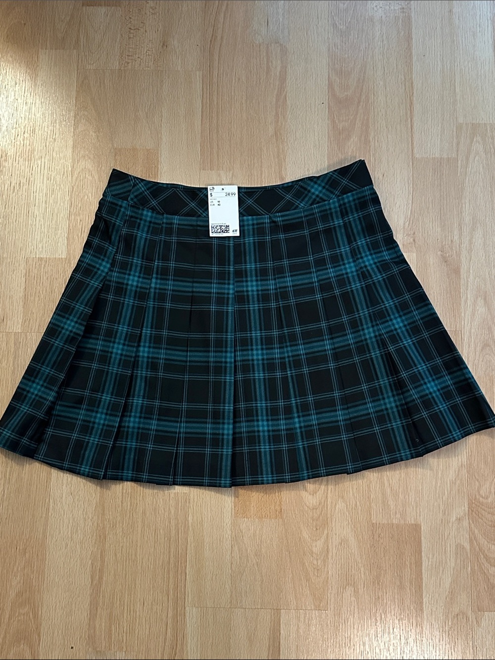 NWT H&M Divided Tartan Plaid Black & Green Pleated Skirt SZ 10